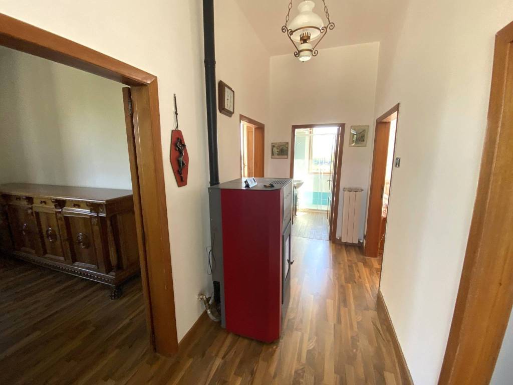 Casa indipendente a Castiglione del lago in Via degli Eroi - Foto 2