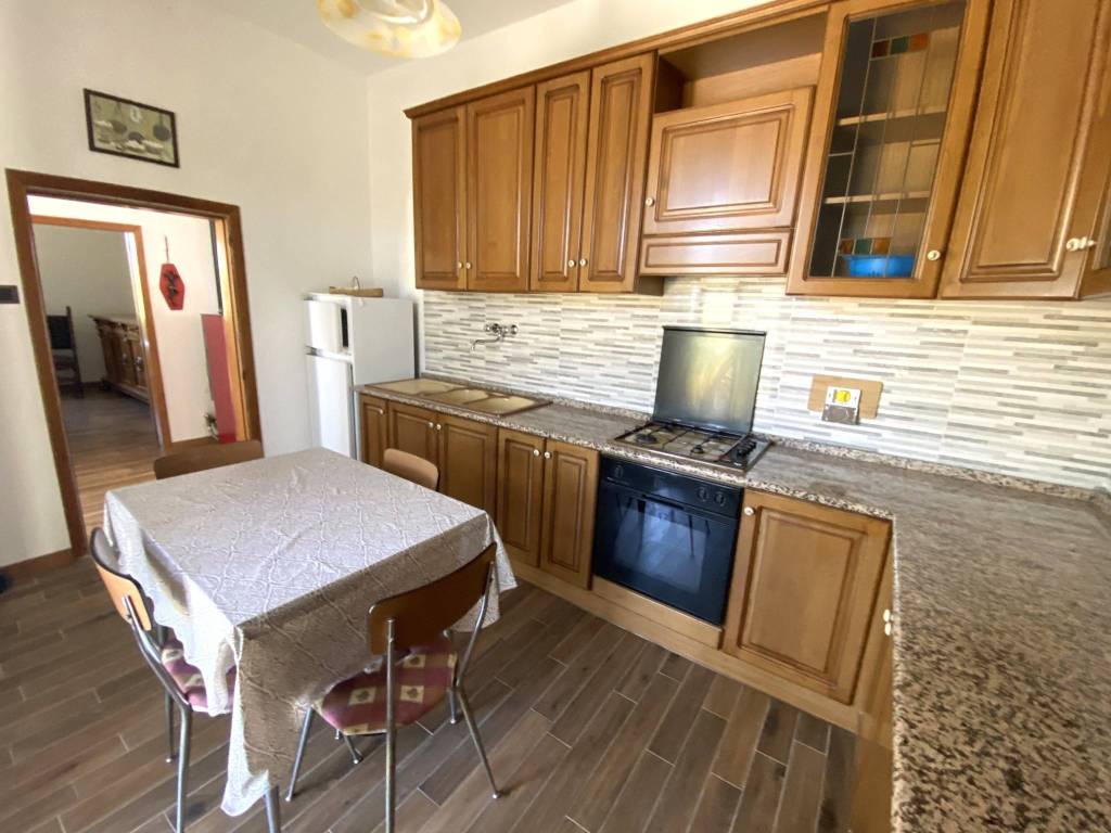 Casa indipendente a Castiglione del lago in Via degli Eroi - Foto 4