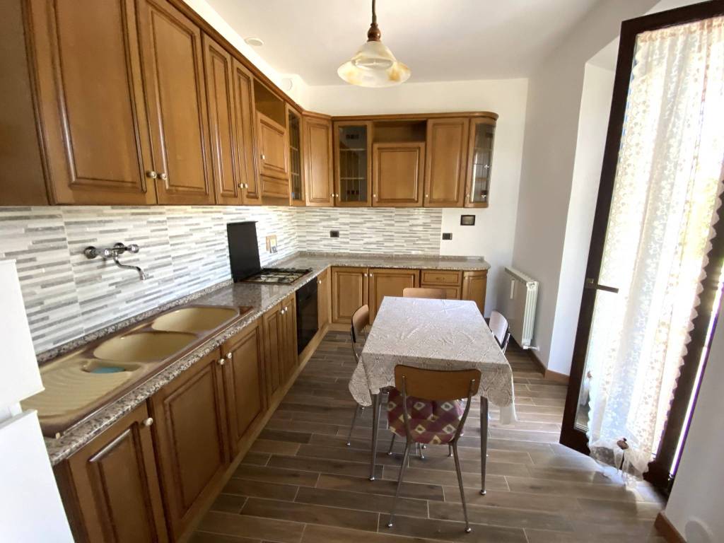 Casa indipendente a Castiglione del lago in Via degli Eroi - Foto 5