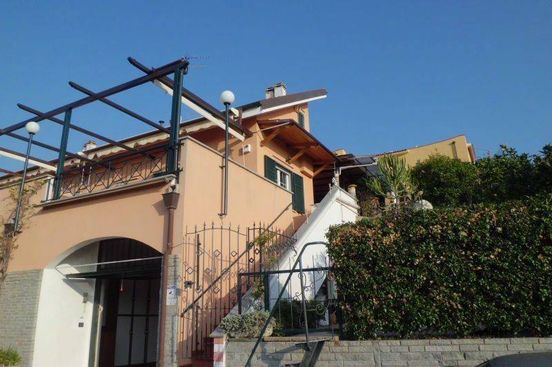 Casa indipendente a Ceriale in Via Enrico Pietrafraccia - Foto 2