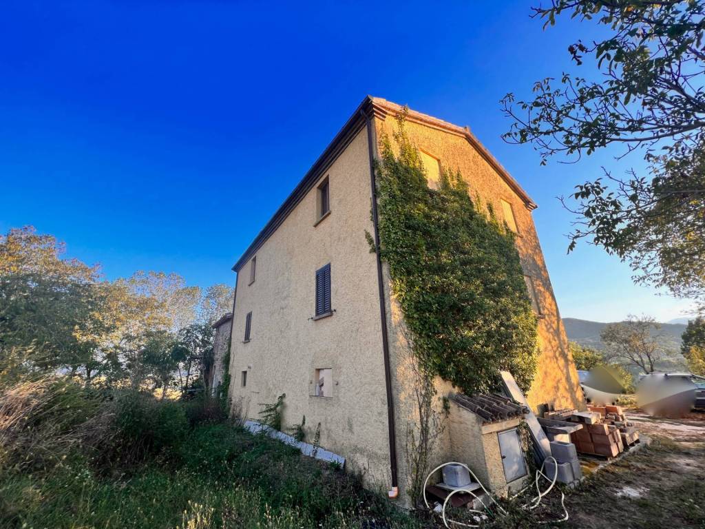 Rustico / casale a Sassoferrato in LOCALITA 'CASELLA CASTAGNA - Foto 2