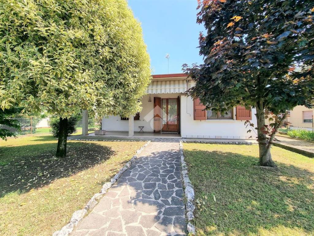 Villa a Borgo virgilio in Via Val d'Ossola, 21 - Foto 2
