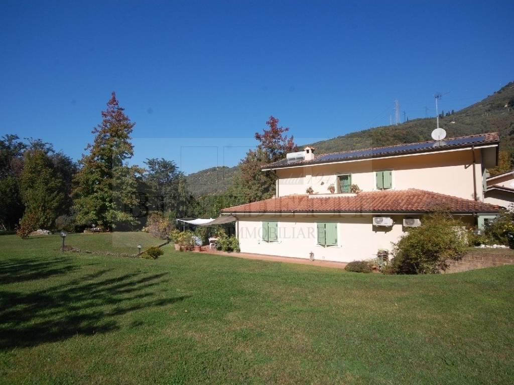 Villa a Pietrasanta in Via Valdicastello Carducci, 36 - Foto 2