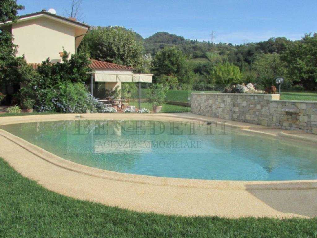 Villa a Pietrasanta in Via Valdicastello Carducci, 36 - Foto 3