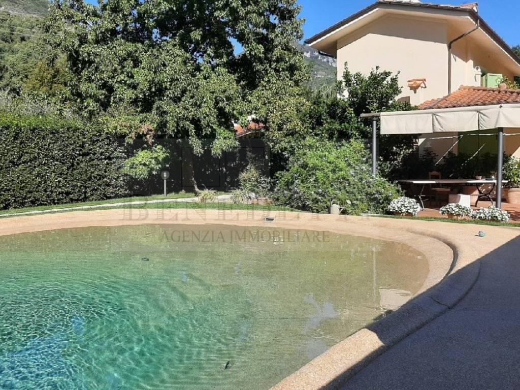 Villa a Pietrasanta in Via Valdicastello Carducci, 36 - Foto 4