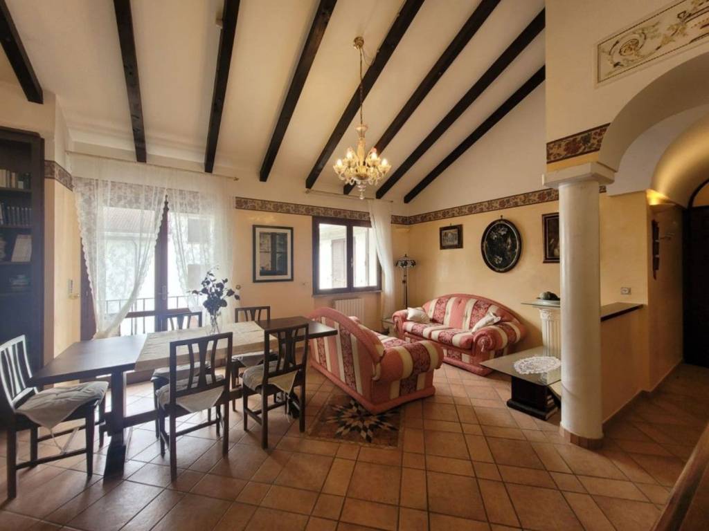 Appartamento a Carpineti in Via G. Di Vittorio, 12 - Foto 2