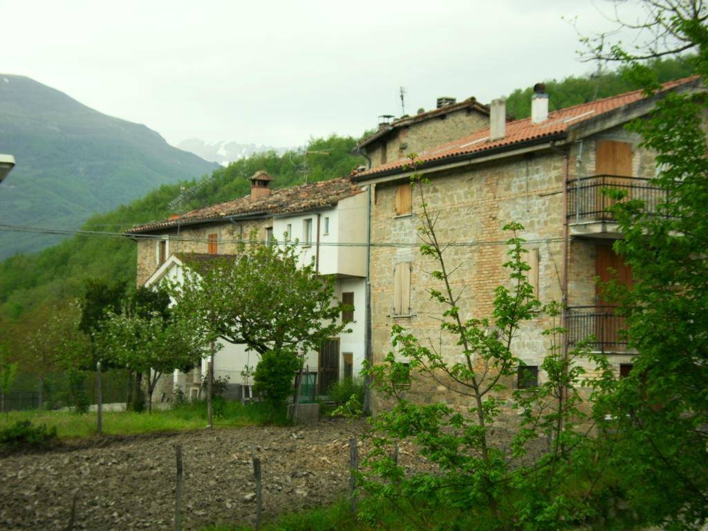 Rustico / casale a Montemonaco in Frazione San Giorgio all'Isola - Foto 4