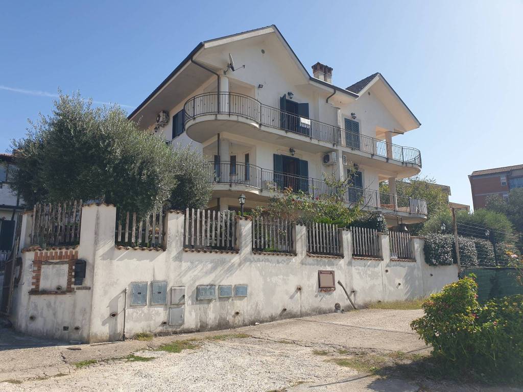 Villa a Ceccano in Via Giulio Pastore - Foto 2