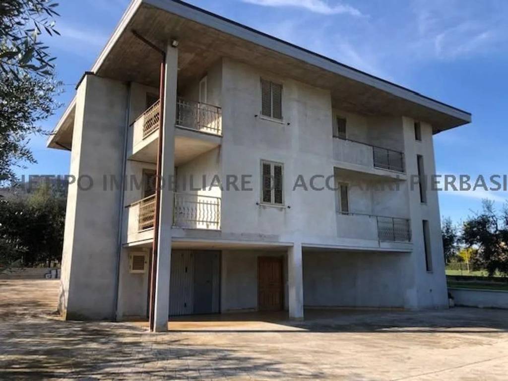 Villa a Cupra marittima in Via Piana Santi - Foto 2