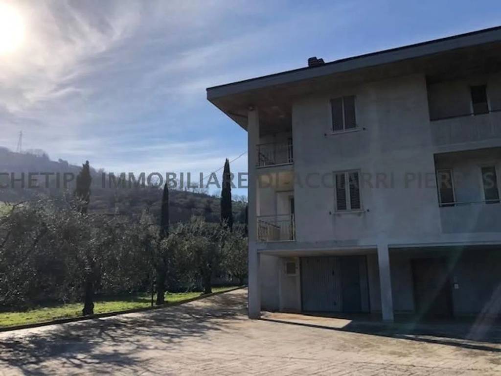 Villa a Cupra marittima in Via Piana Santi - Foto 3