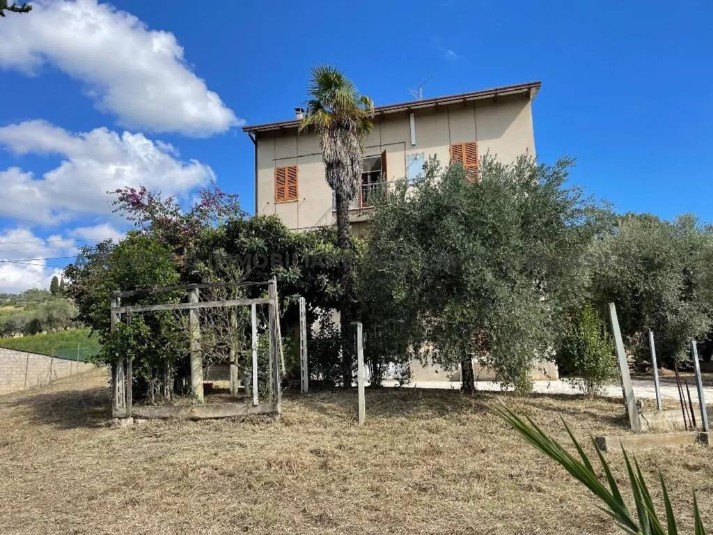 Villa a Cupra marittima in Via Piana Santi - Foto 3