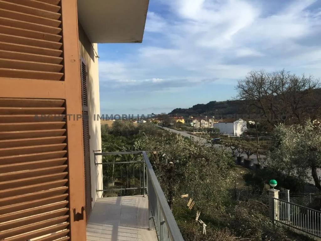 Villa a Cupra marittima in Via Piana Santi - Foto 4