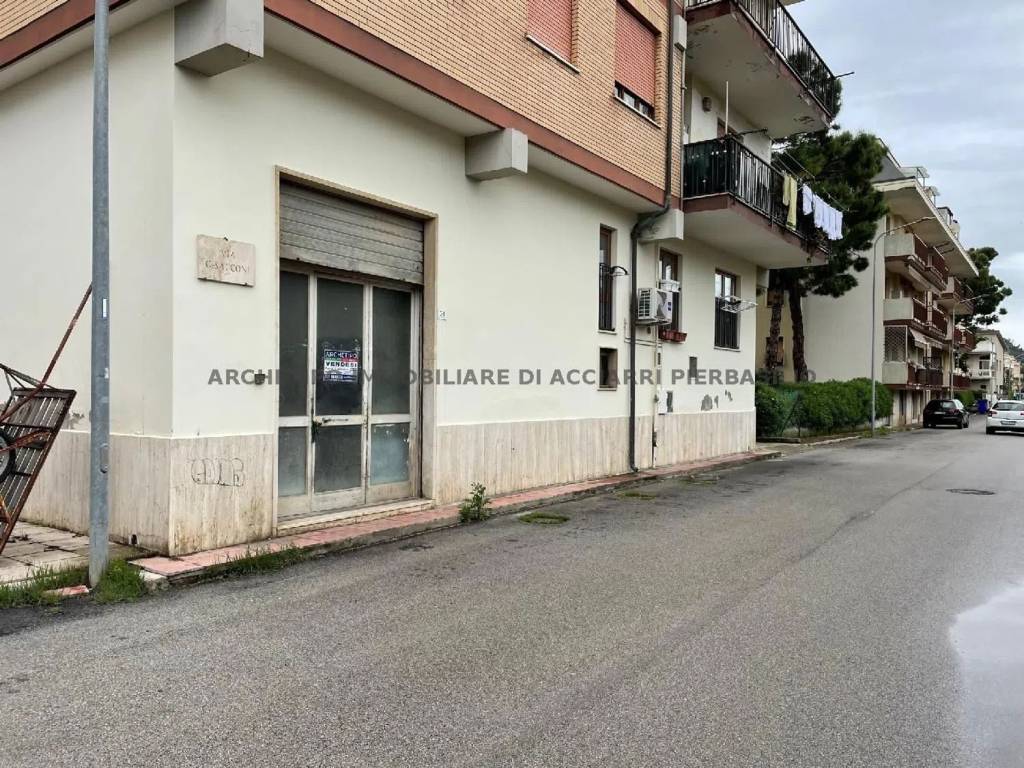 Box / garage a Grottammare in Via G Sacconi - Foto 2