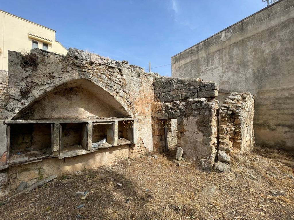 Rustico / casale a Tricase in Via Paolo Fenoglio - Foto 3