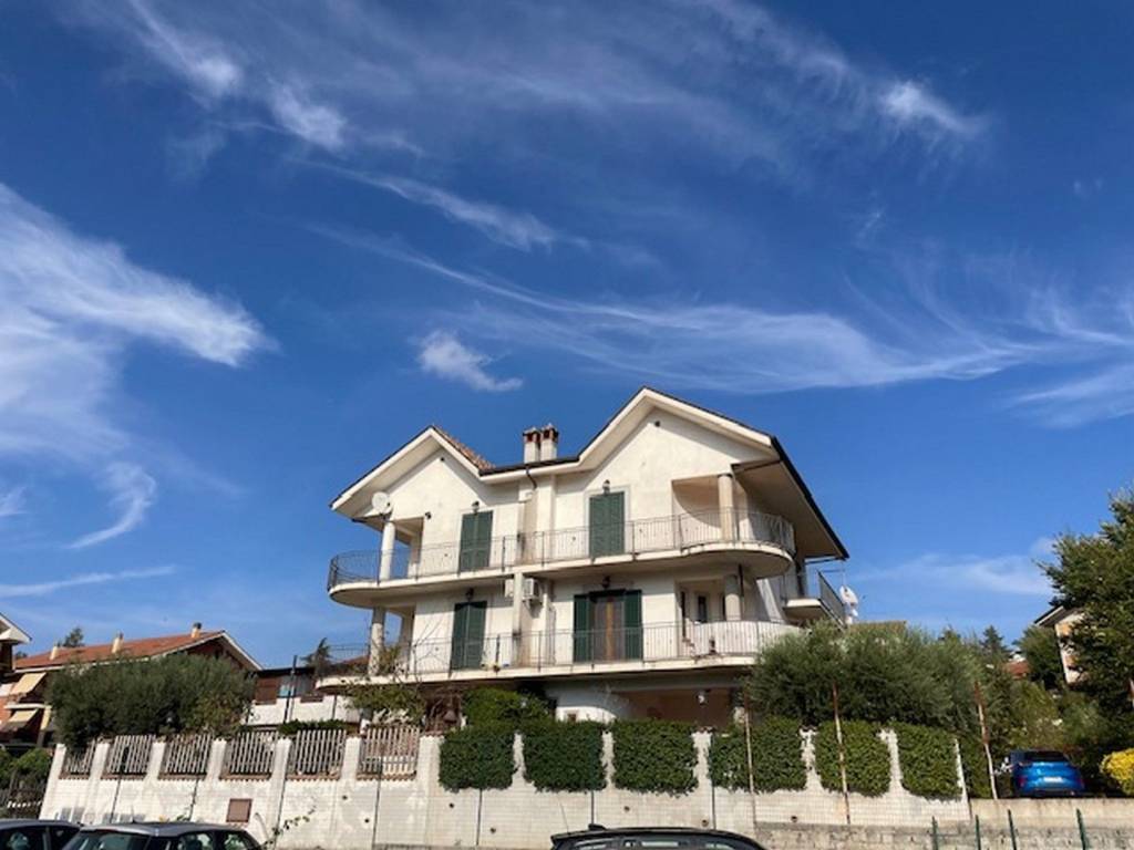 Villa a Ceccano in Via Giulio Pastore - Foto 2