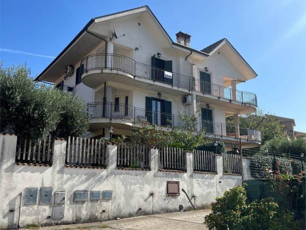Villa a Ceccano in Via Giulio Pastore - Foto 5