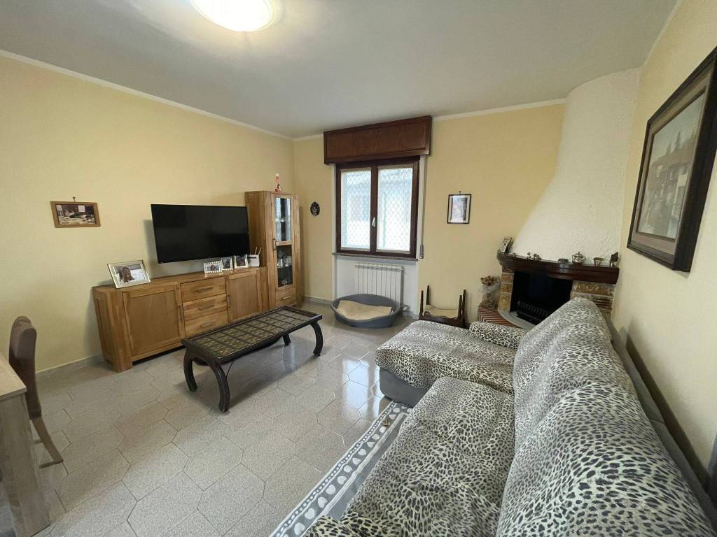 Casa indipendente a Novara in Strada Provinciale di Granozzo - Foto 2