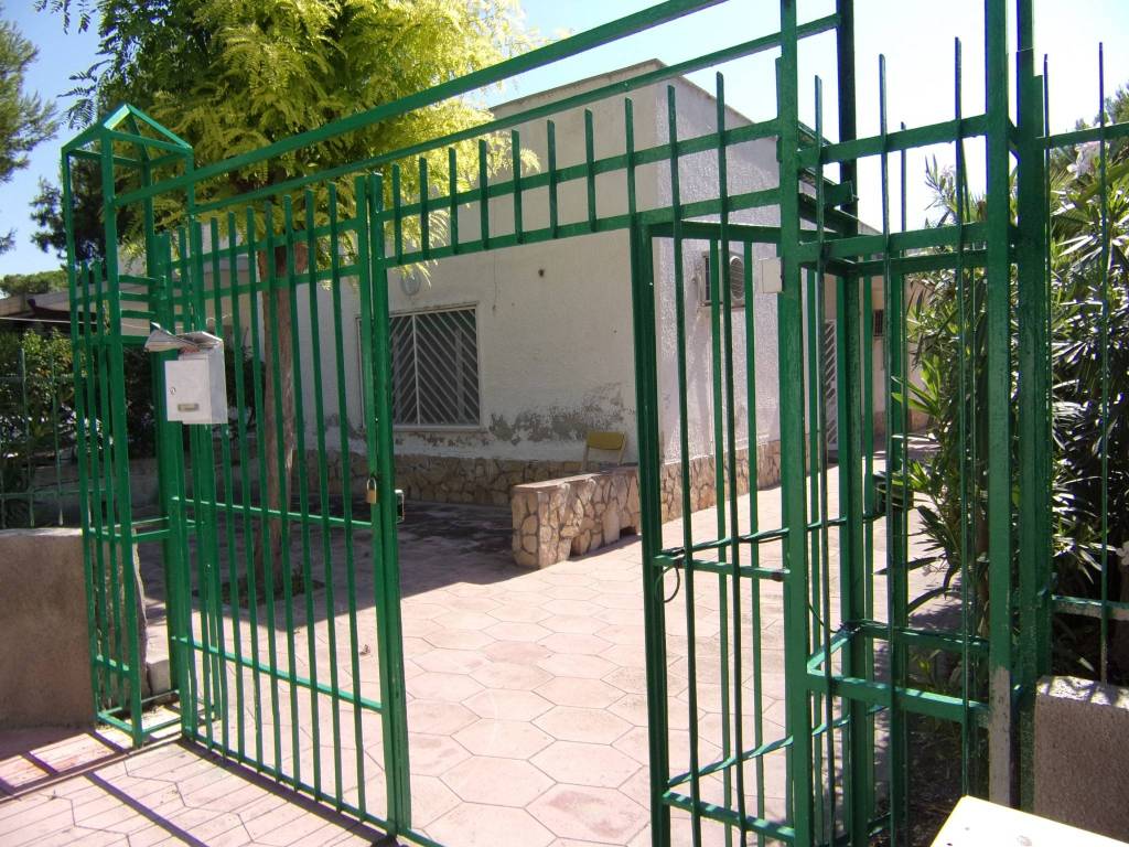 Villa a Taranto in Via Ghiozzi, 11 - Foto 2