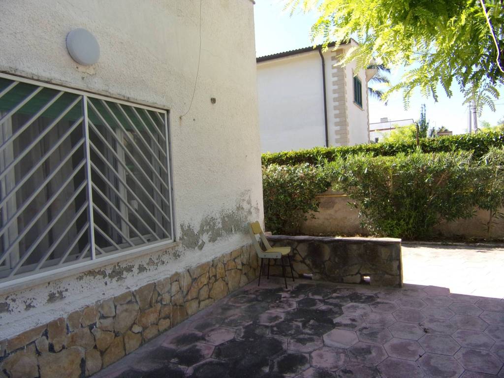 Villa a Taranto in Via Ghiozzi, 11 - Foto 3