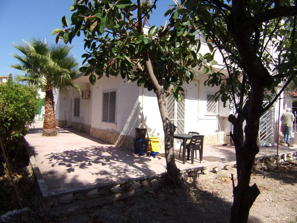 Villa a Taranto in Via Ghiozzi, 11 - Foto 4