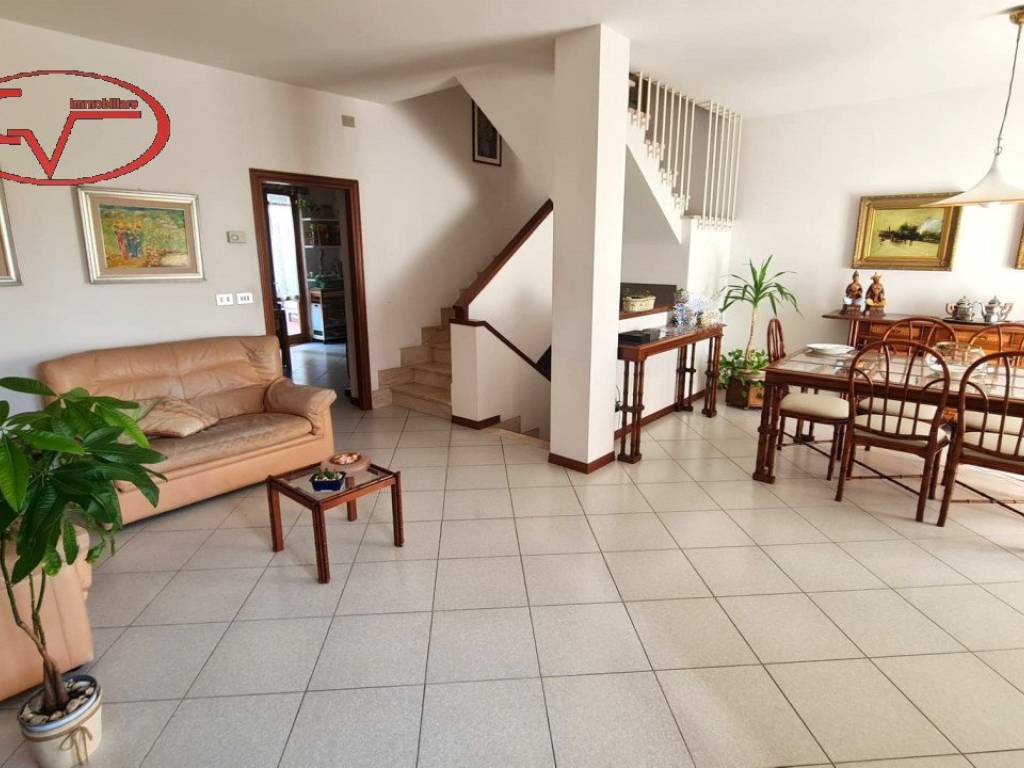 Casa indipendente a Bucine in Via della Liberazione - Foto 4
