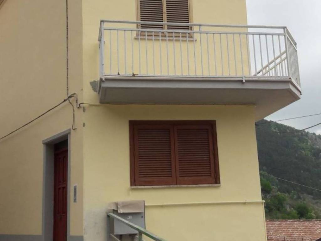 Villa a Roccamandolfi in Via Gioco S.N.C. - Foto 2