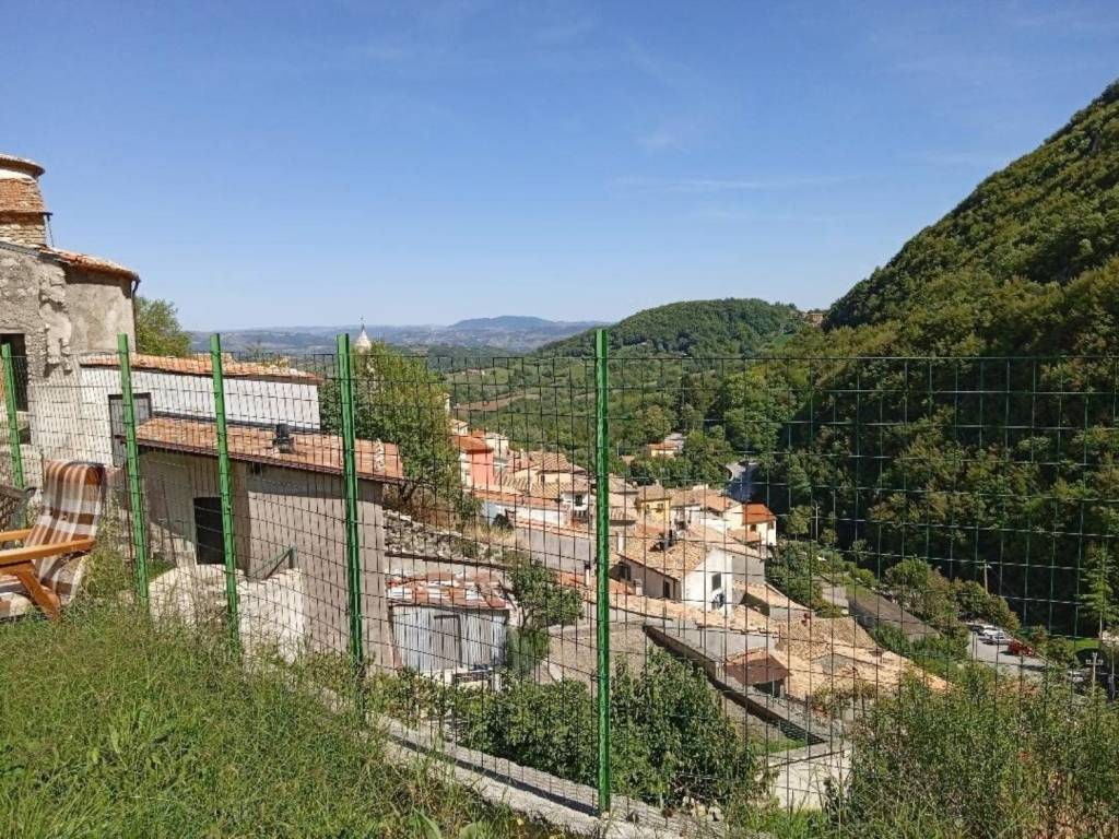 Villa a Roccamandolfi in Via Roma S.N.C. - Foto 3