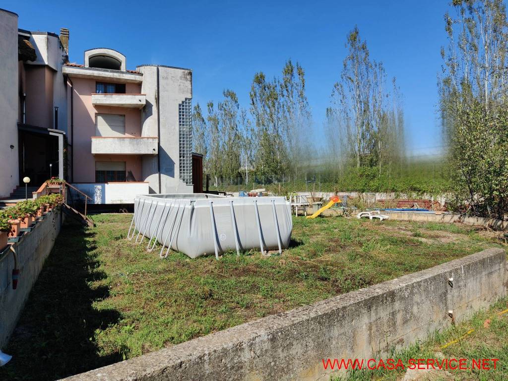 Casa indipendente a Montevarchi in Strada Statale 69 del Valdarno - Foto 2