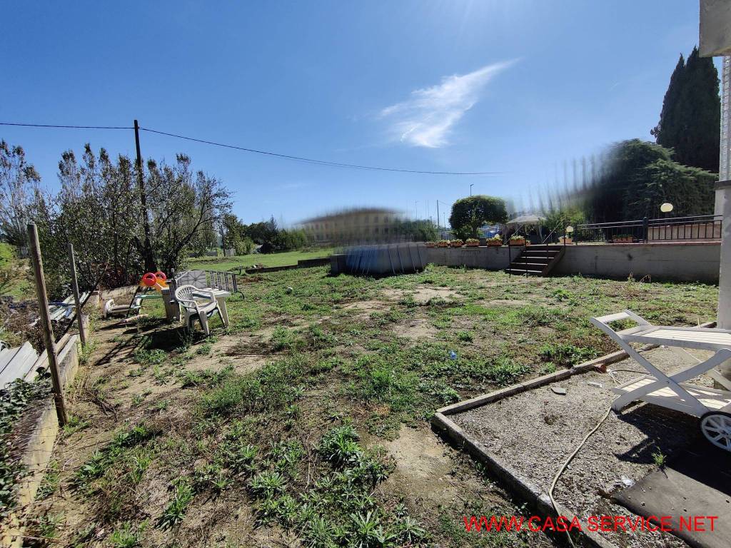 Casa indipendente a Montevarchi in Strada Statale 69 del Valdarno - Foto 3