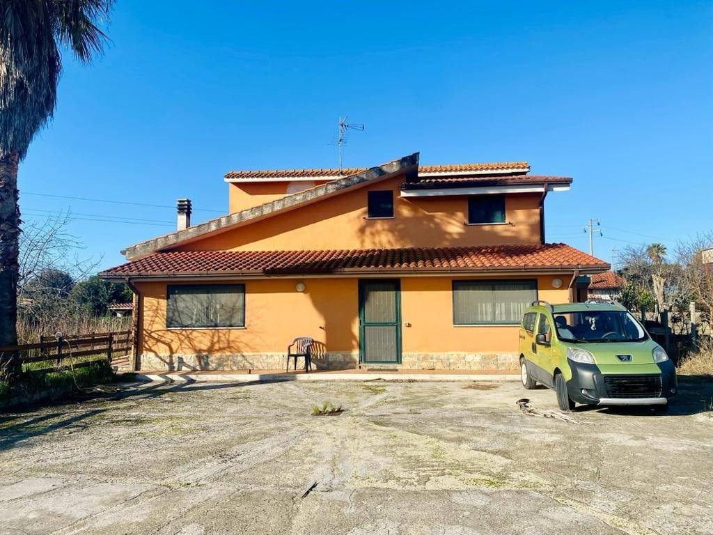 Villa a Latina in Strada Riserva dei Bottacci - Foto 2