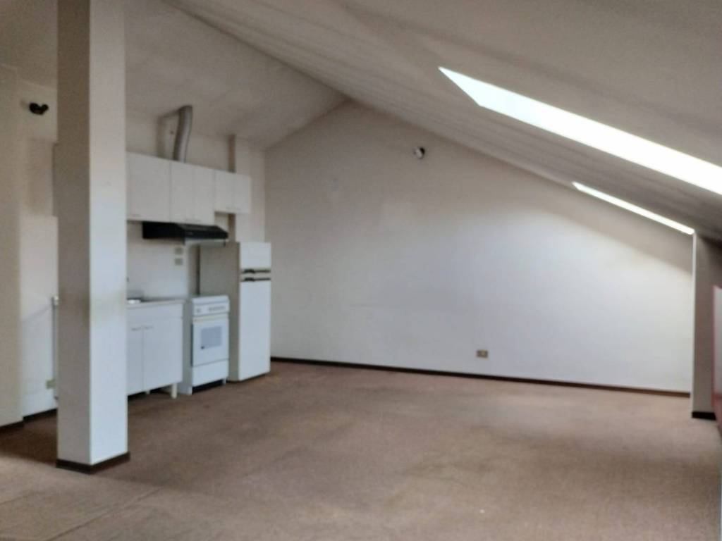 Attico / mansarda a Vercelli in Via Giuseppe Chicco, 10 - Foto 2