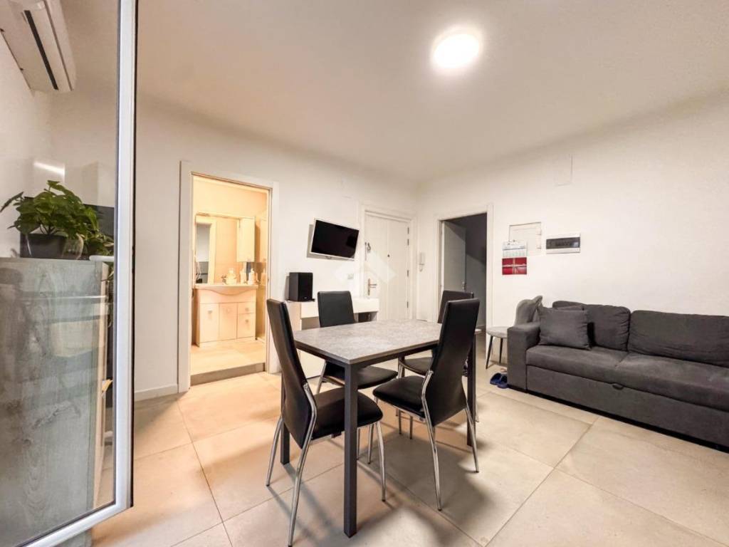 Appartamento a Bari in VIA CASTROMEDIANO, 75 - Foto 2