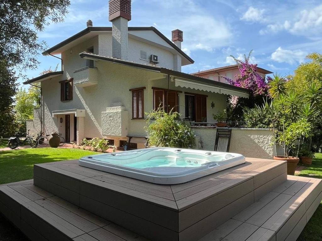 Villa a Forte dei marmi in Via Trento - Foto 2