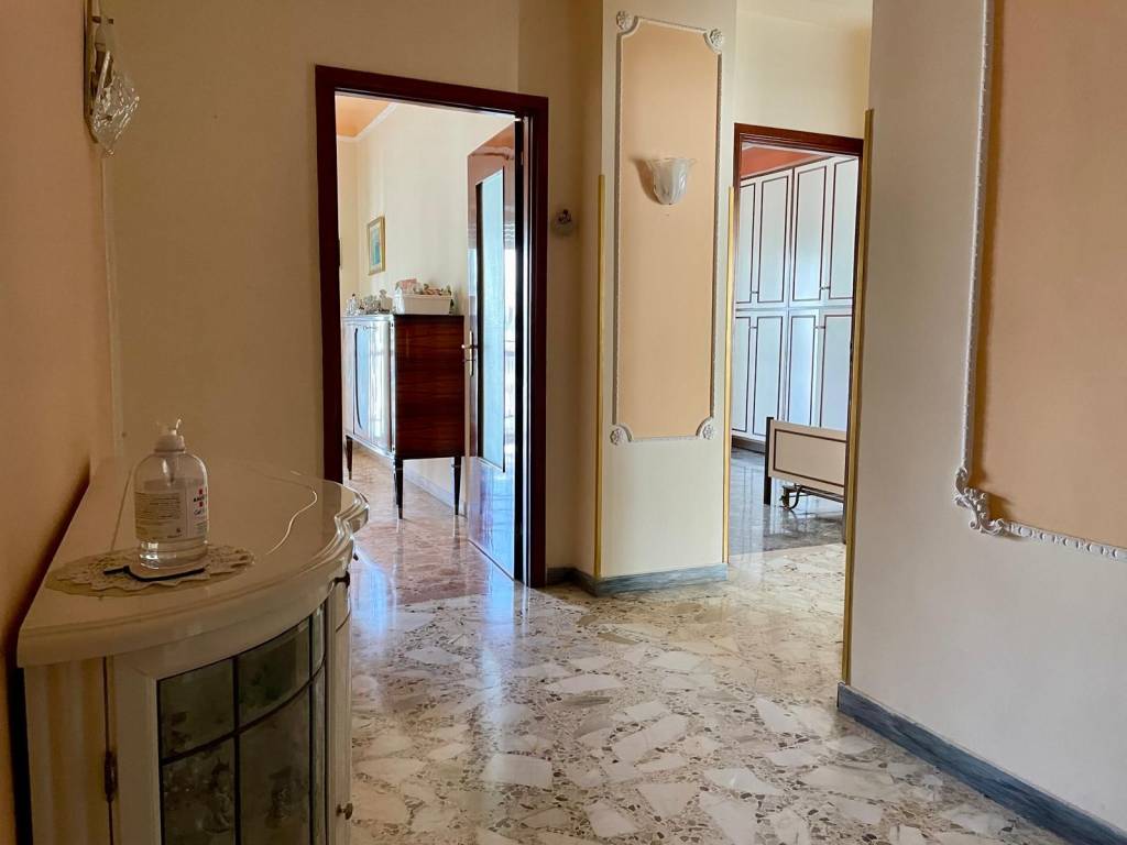 Appartamento a Taranto in Via Lombardia, 49 - Foto 2