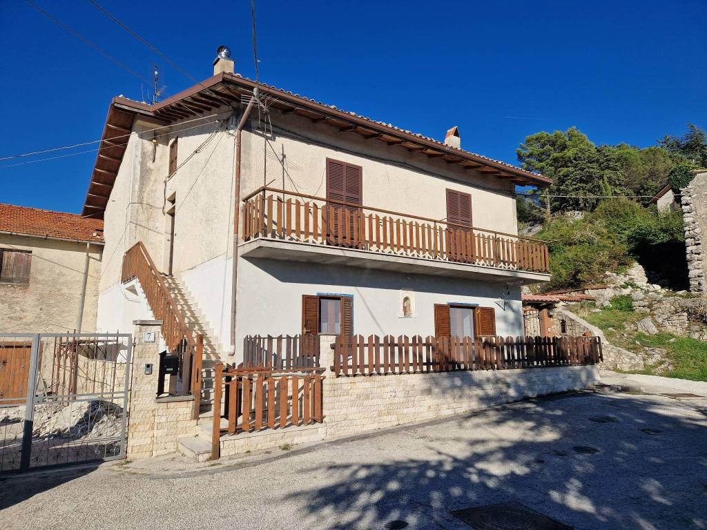Appartamento a Pereto in Via della Montagna - Foto 2