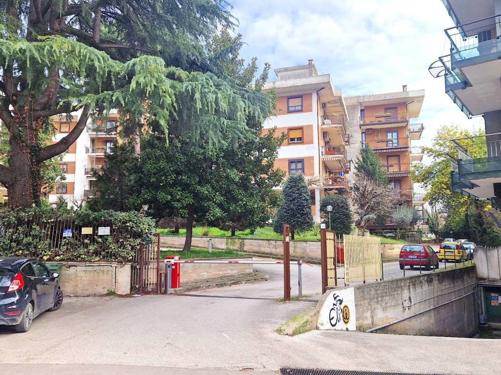 Box / garage a Avellino in Viale San Francesco d'Assisi, 32 - Foto 2