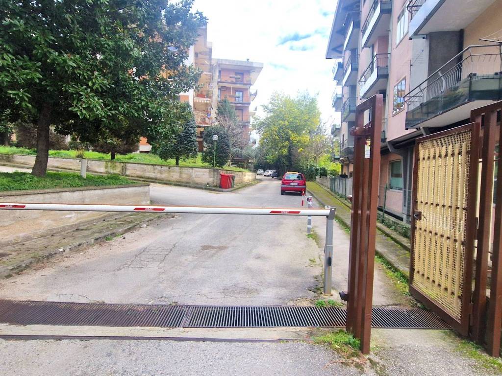 Box / garage a Avellino in Viale San Francesco d'Assisi, 32 - Foto 4