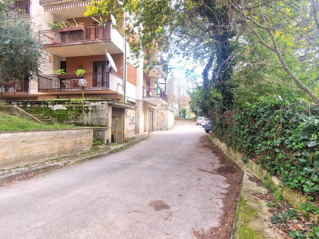 Box / garage a Avellino in Viale San Francesco d'Assisi, 32 - Foto 5