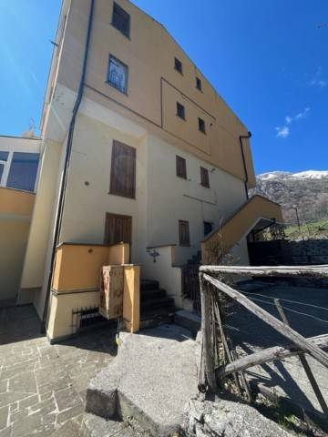 Appartamento a Rocca di cambio in Via Sicinto - Foto 4