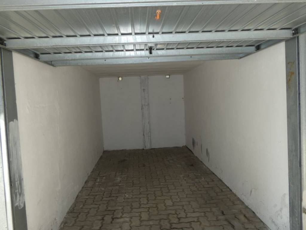 Box / garage a Alba in Piazza Urbano Prunotto - Foto 2