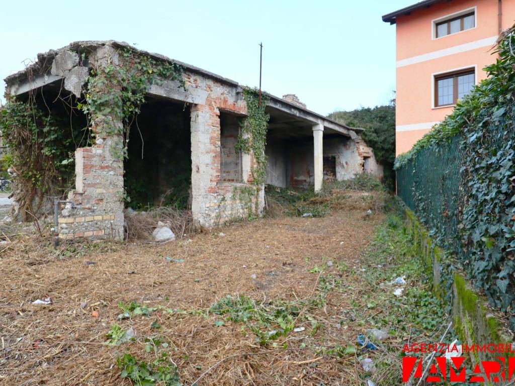 Rustico / casale a San vito al tagliamento in Viale Zuccherificio, 9 - Foto 2