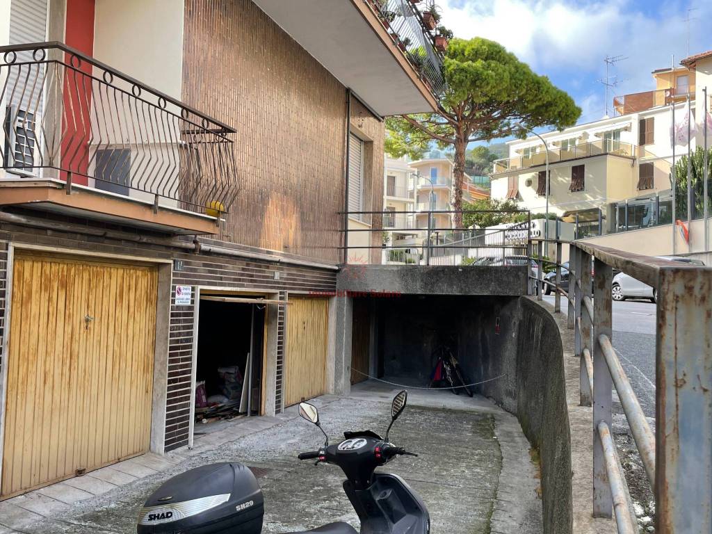 Box / garage a Varazze in Via Michelangelo Corosu, 1 - Foto 3