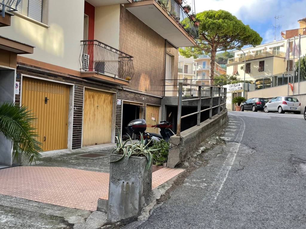 Box / garage a Varazze in Via Michelangelo Corosu, 1 - Foto 4