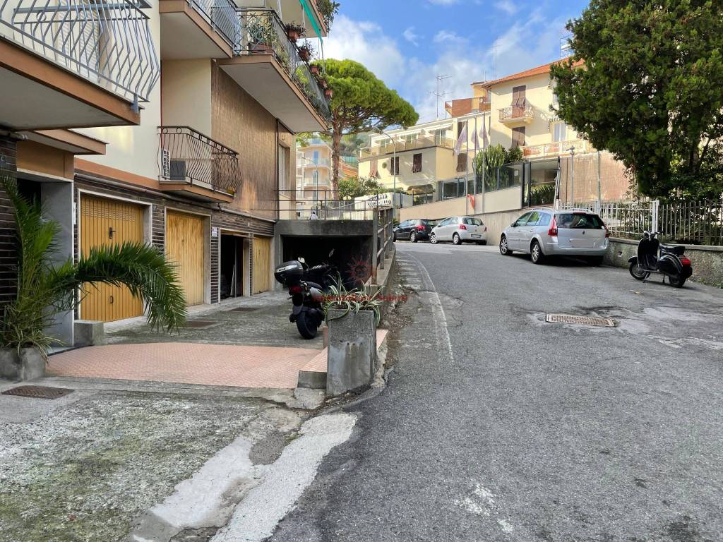 Box / garage a Varazze in Via Michelangelo Corosu, 1 - Foto 5
