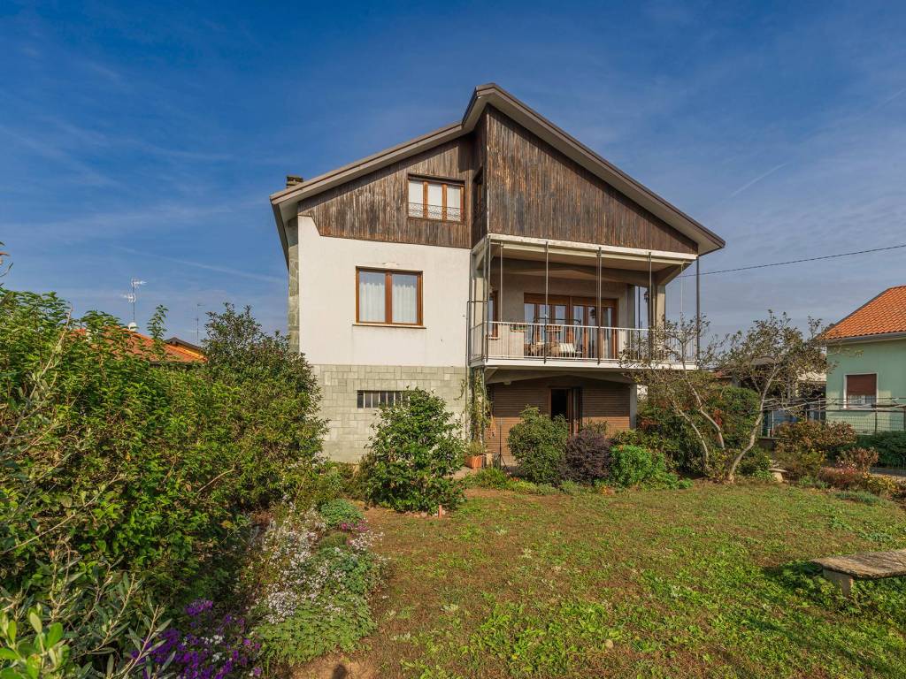Villa a Cislago in Via Camillo Benso di Cavour, 662 - Foto 2