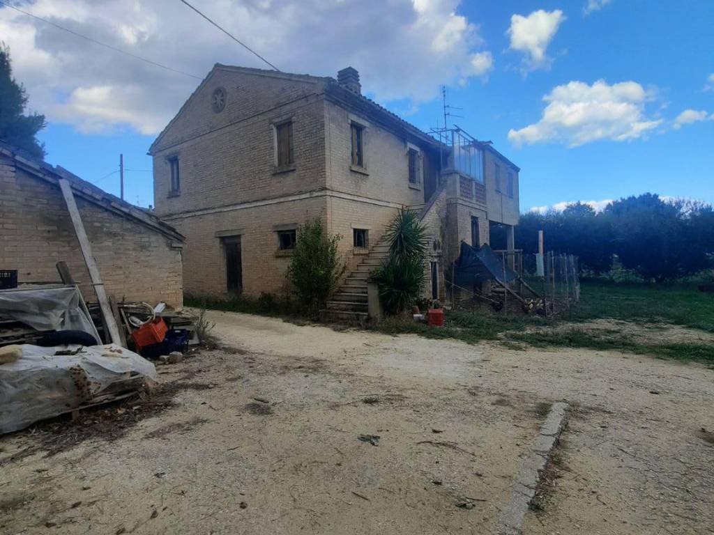 Rustico / casale a Monterubbiano in Via Abbadia, 38 - Foto 4