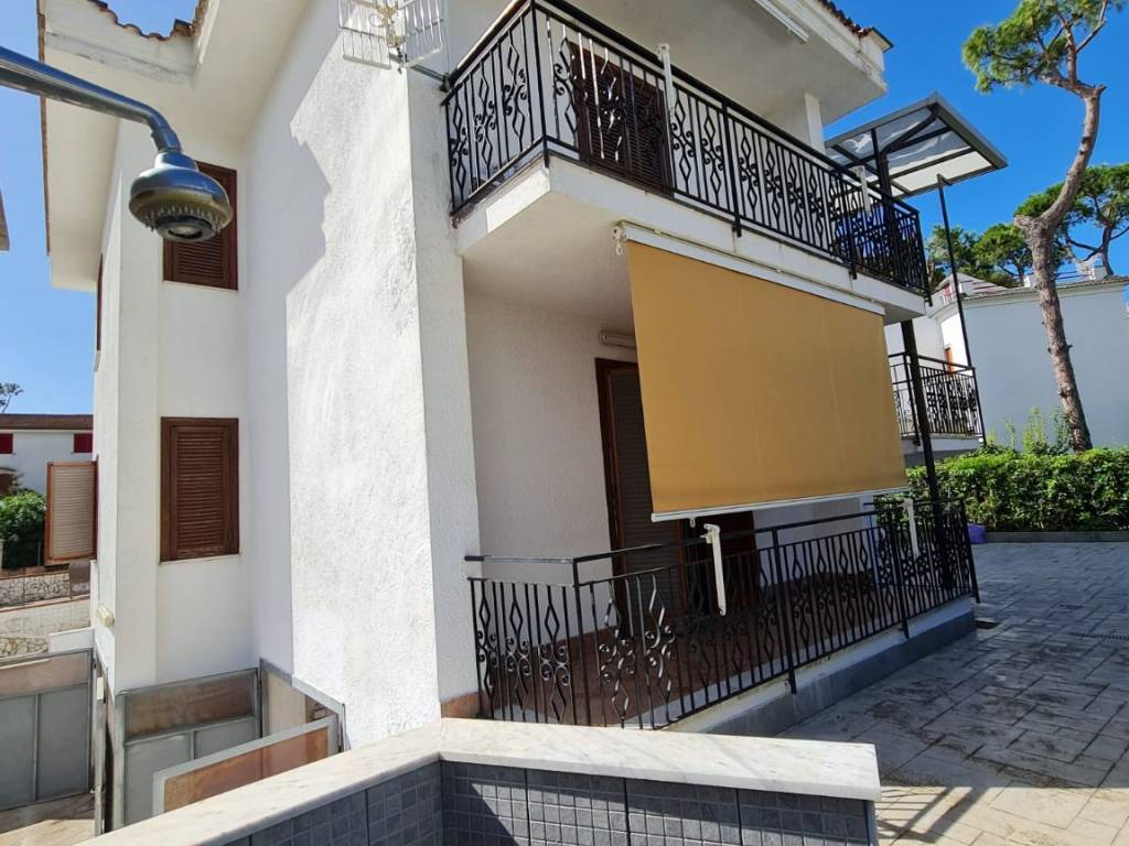 Villa a Cellole in Località Baia Domizia - Foto 2