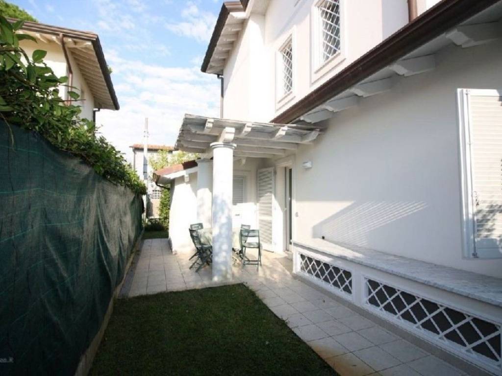 Villa a Forte dei marmi in Via Scassicarli - Foto 2