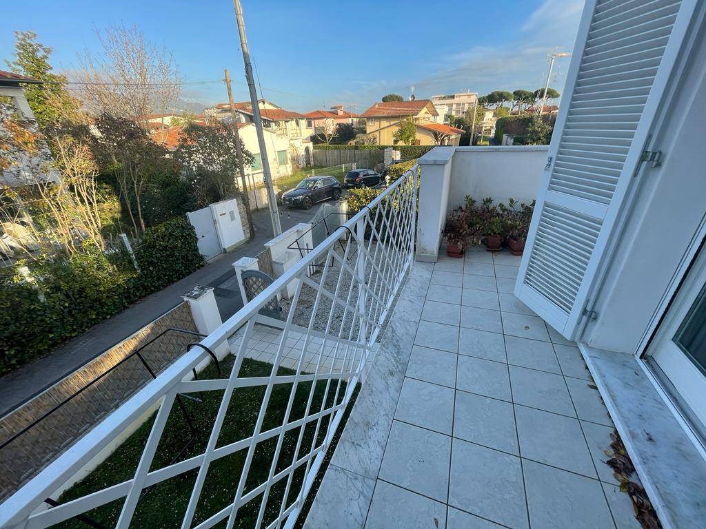 Villa a Forte dei marmi in Via Scassicarli - Foto 3
