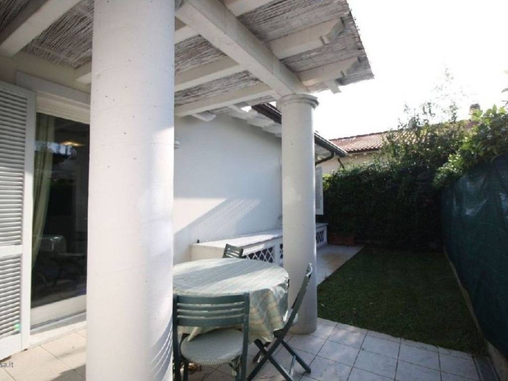 Villa a Forte dei marmi in Via Scassicarli - Foto 4